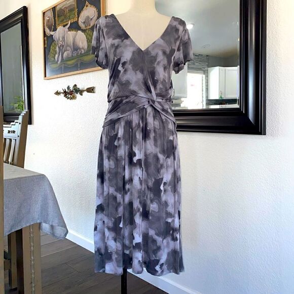 Daisy Fuentes Stretch Tie Dye V-Neck Short Sleeve Fit & Flare Dress Gray Medium - Picture 1 of 15